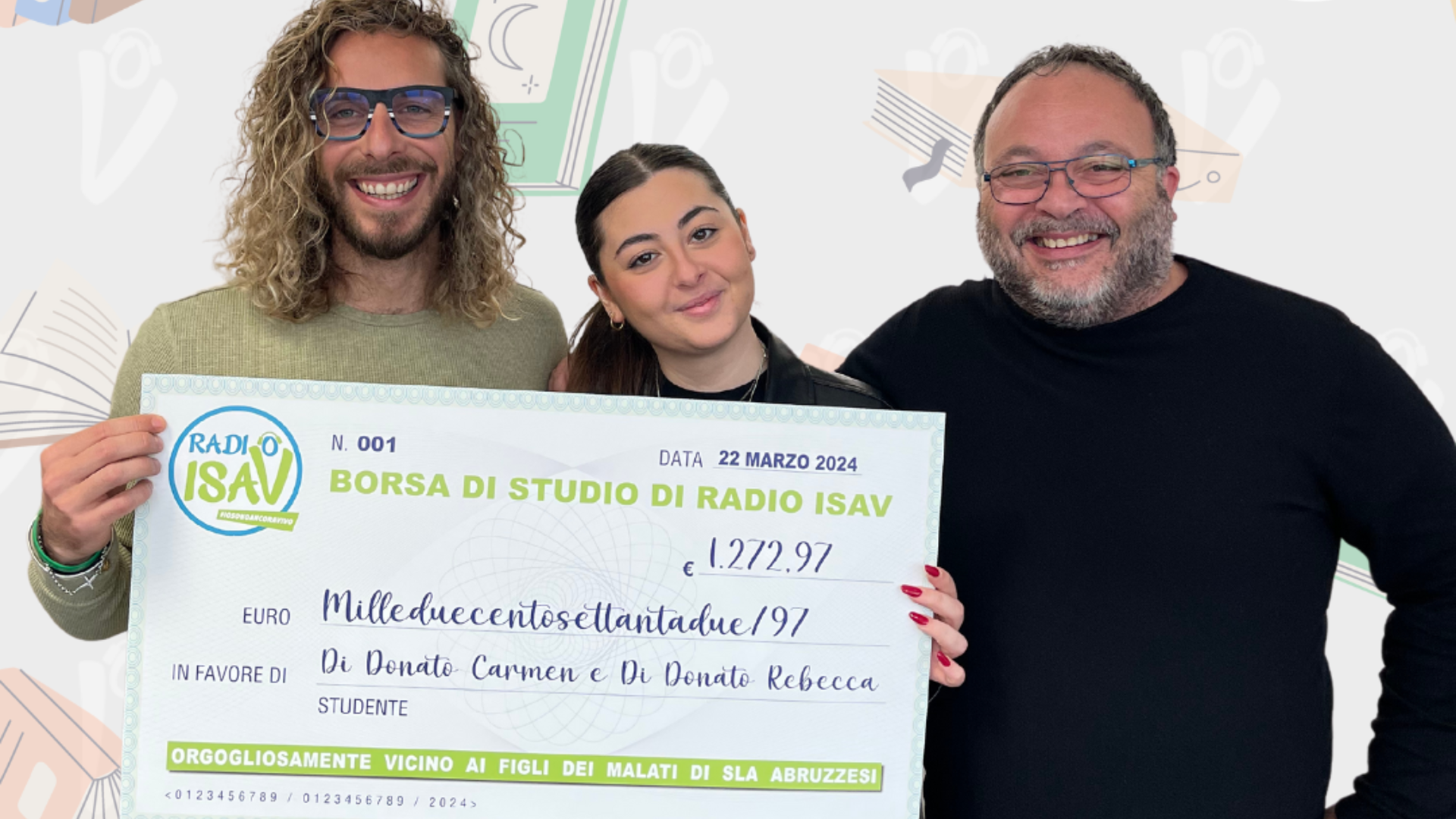 Carmen e Rebecca ricevono la borsa di studio di Radio ISAV