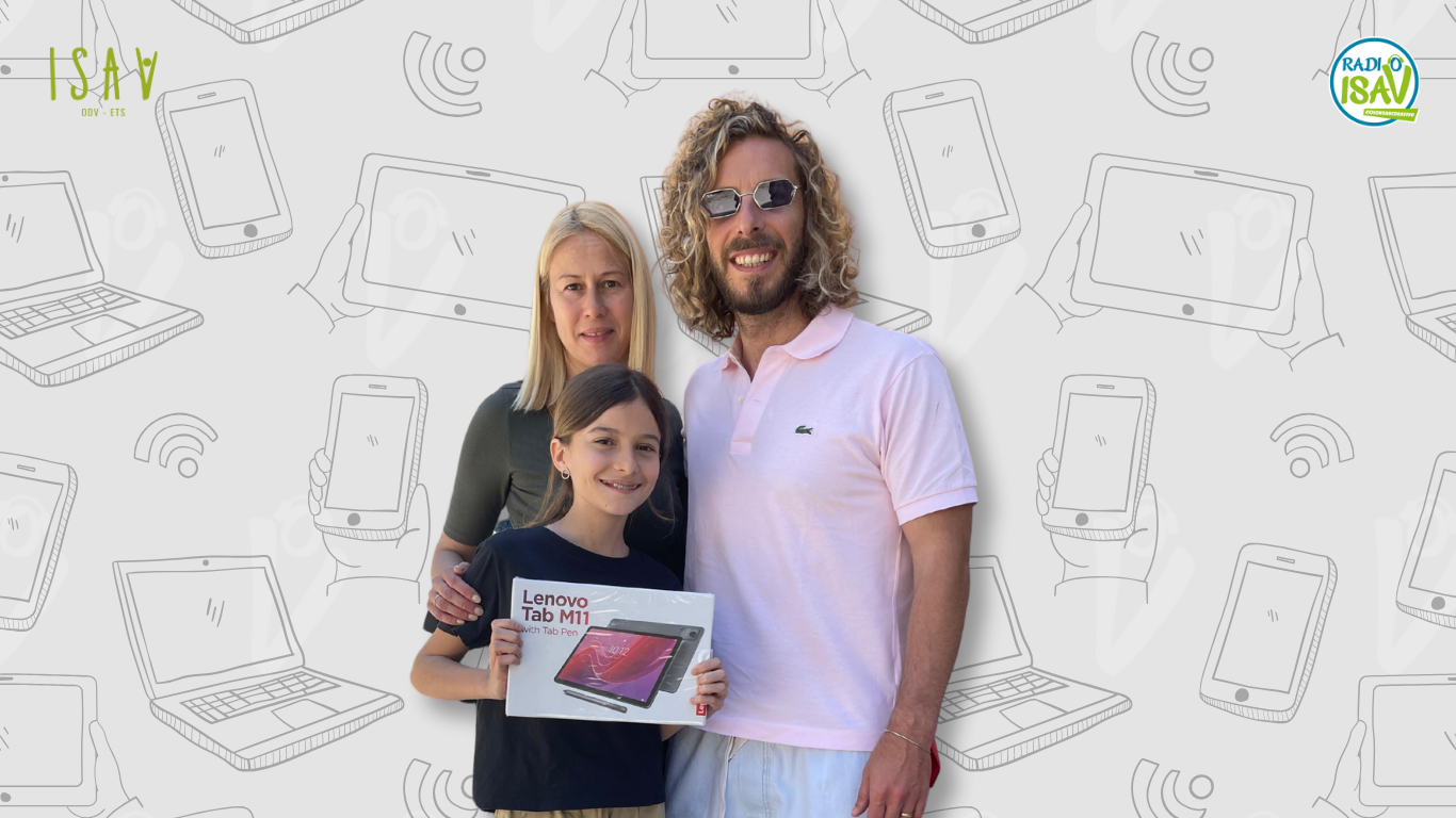 un tablet donato a Rita da Radio ISAV